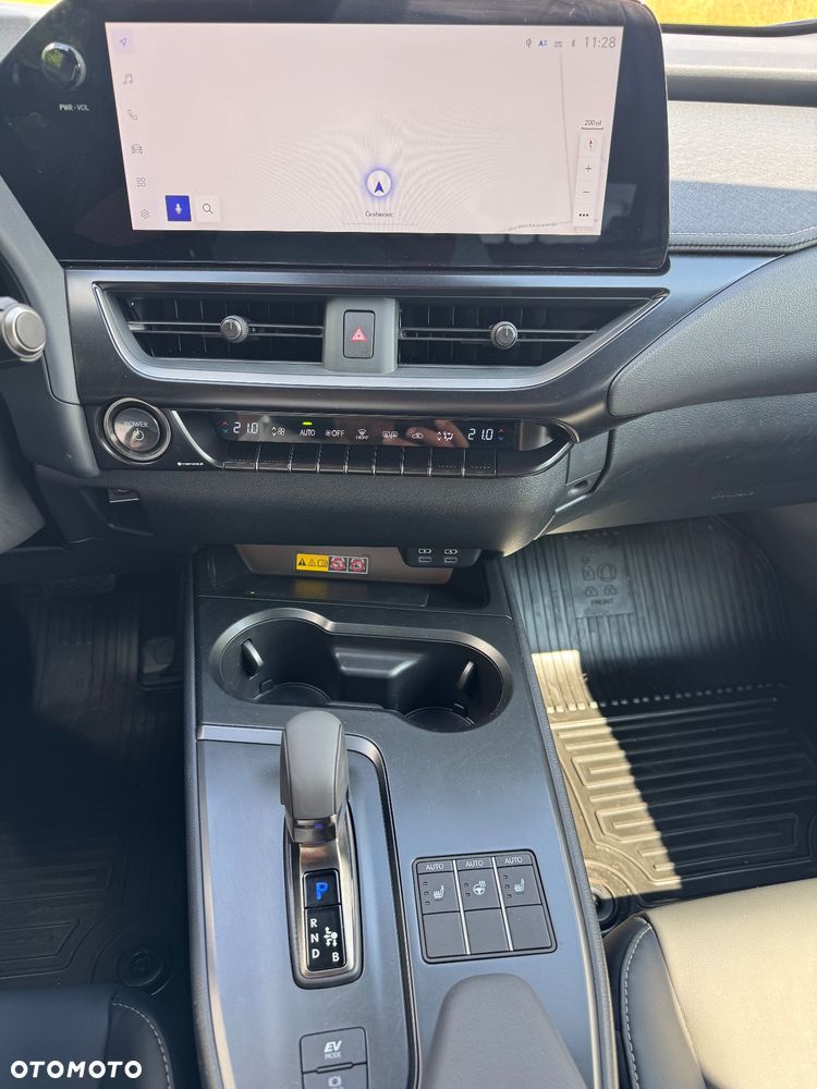 Lexus UX 300h F Sport Design - 9