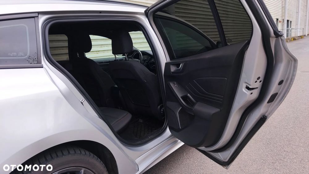 Ford Focus 1.5 EcoBlue Start-Stopp-System ST-LINE DESIGN - 30