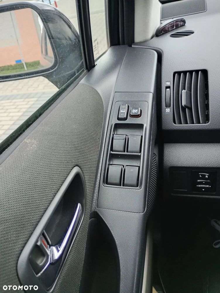 Toyota Corolla Verso 2.0 D-4D - 9