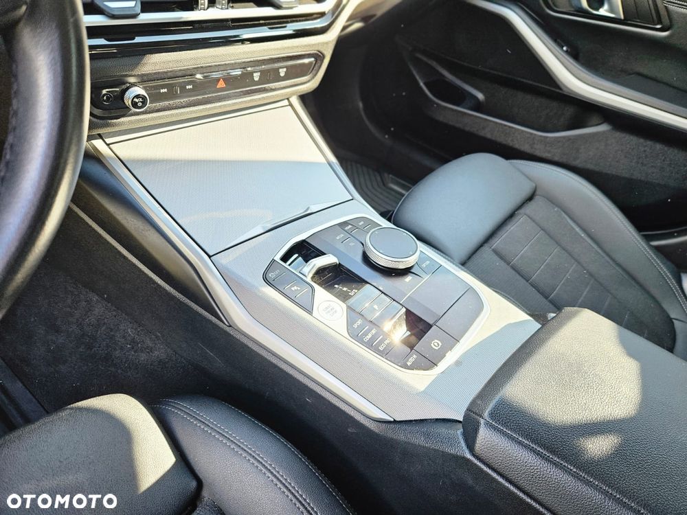 BMW Seria 3 318d mHEV M Sport - 36