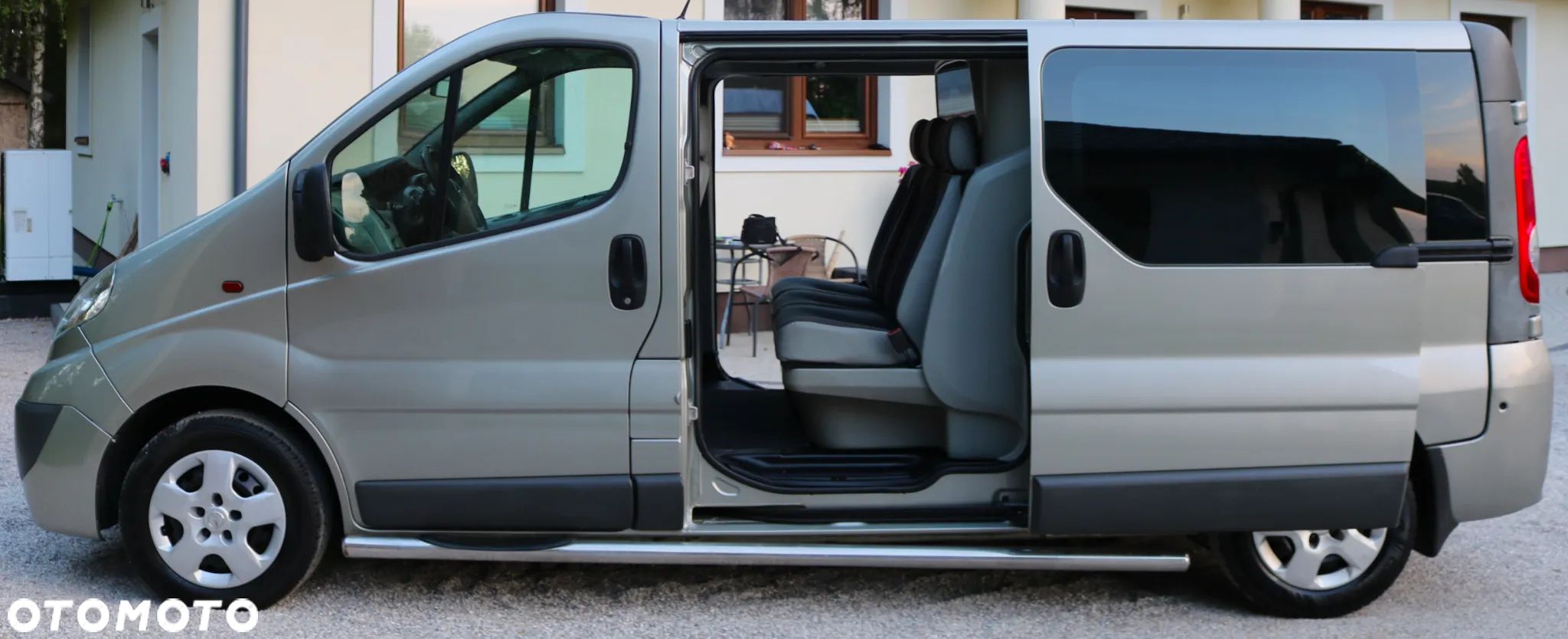 Opel Vivaro - 1