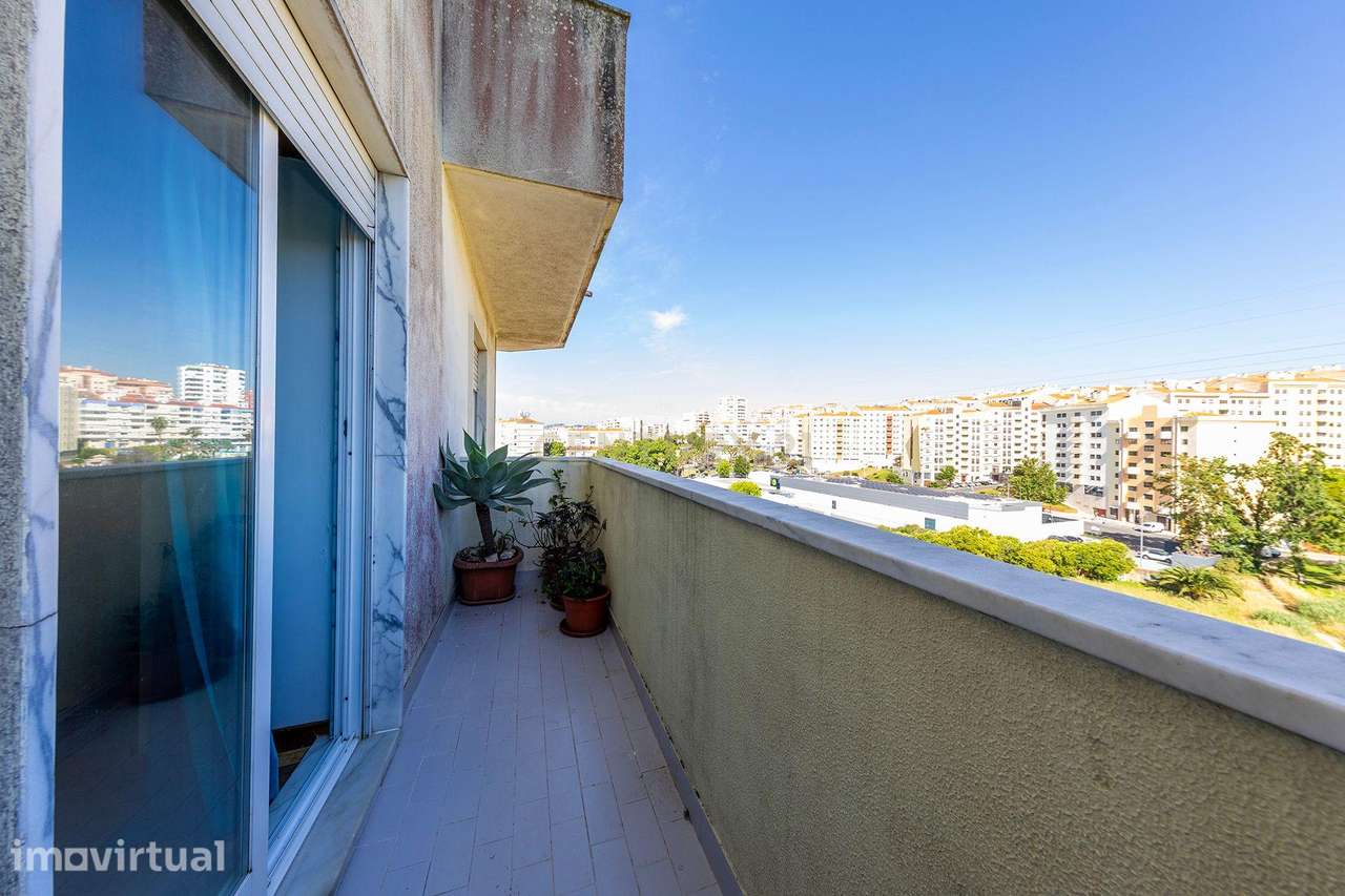 T3 Luminoso com Varandas e Garagem em Excelente Zona de Odivelas - Grande imagem: 2/37
