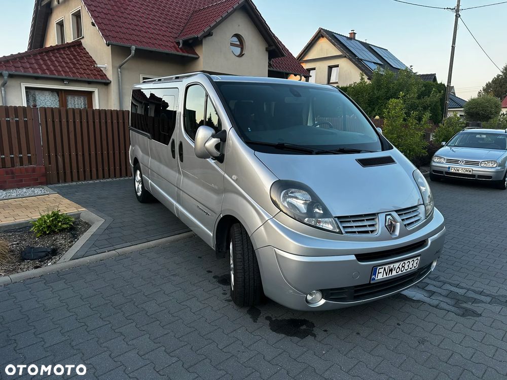 Renault Trafic Grand Passenger Black Edition - 3