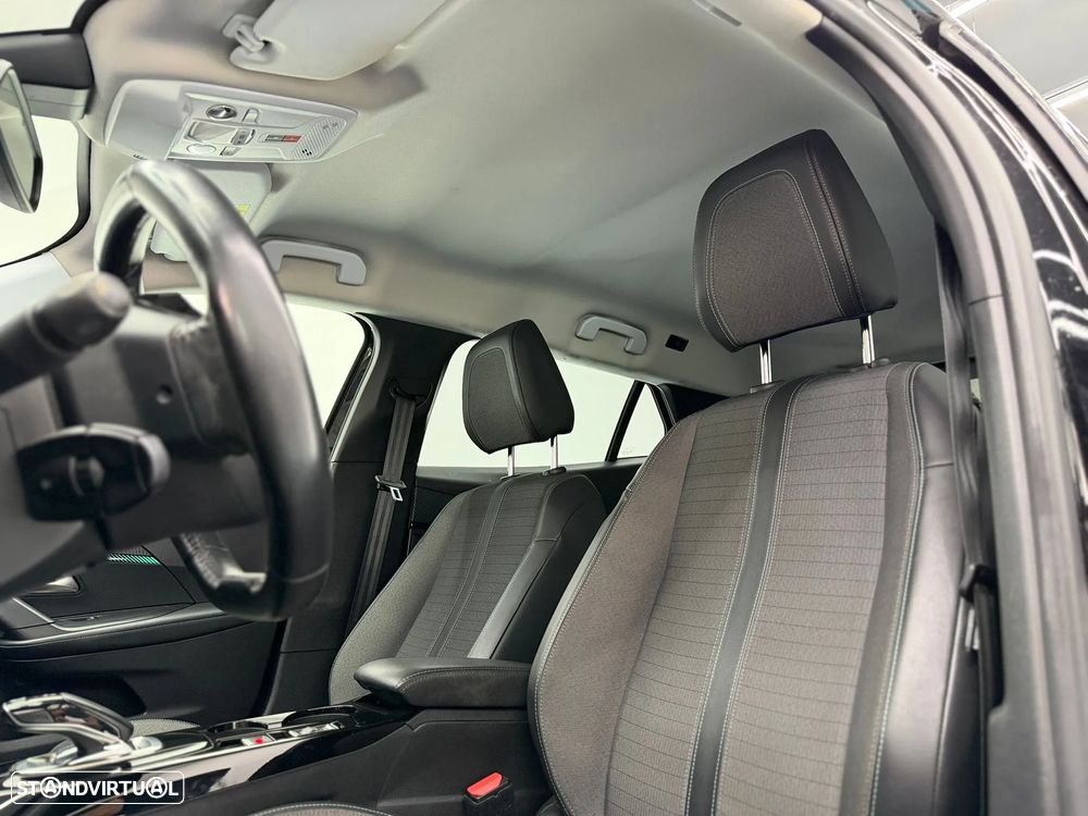 Peugeot e-2008 Allure - 15