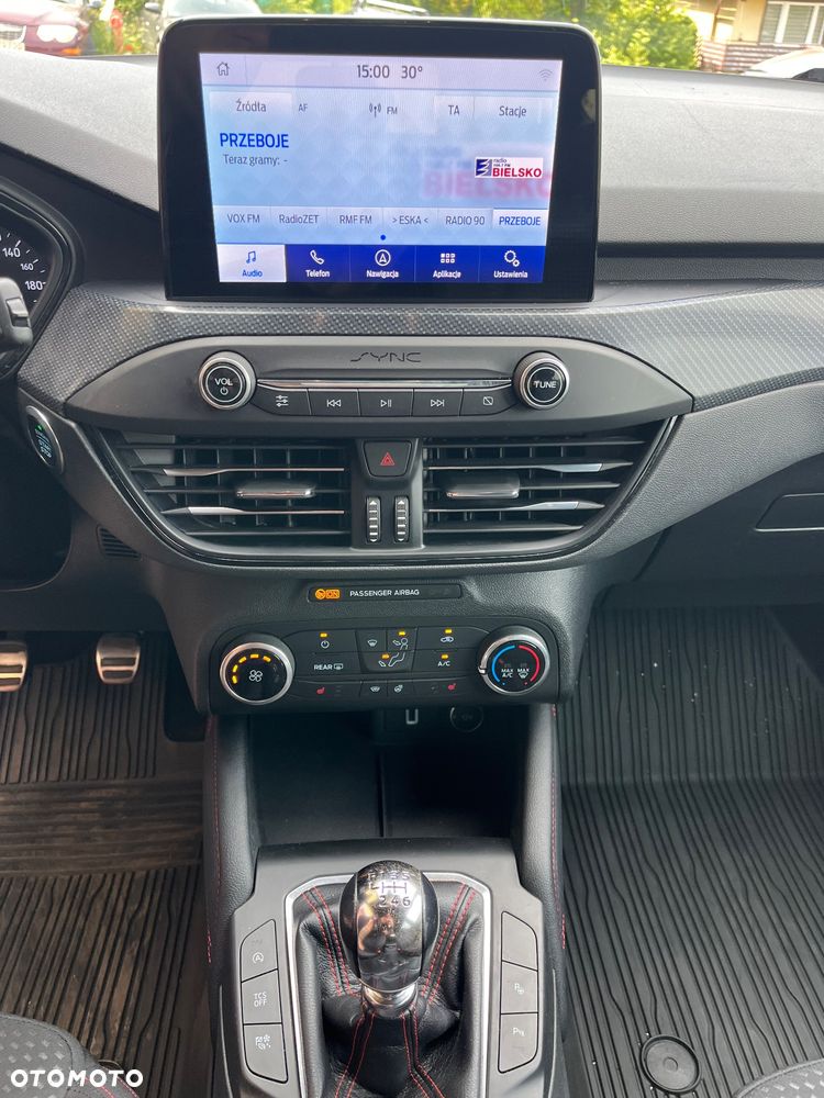Ford Focus 1.5 EcoBoost ST-Line - 16