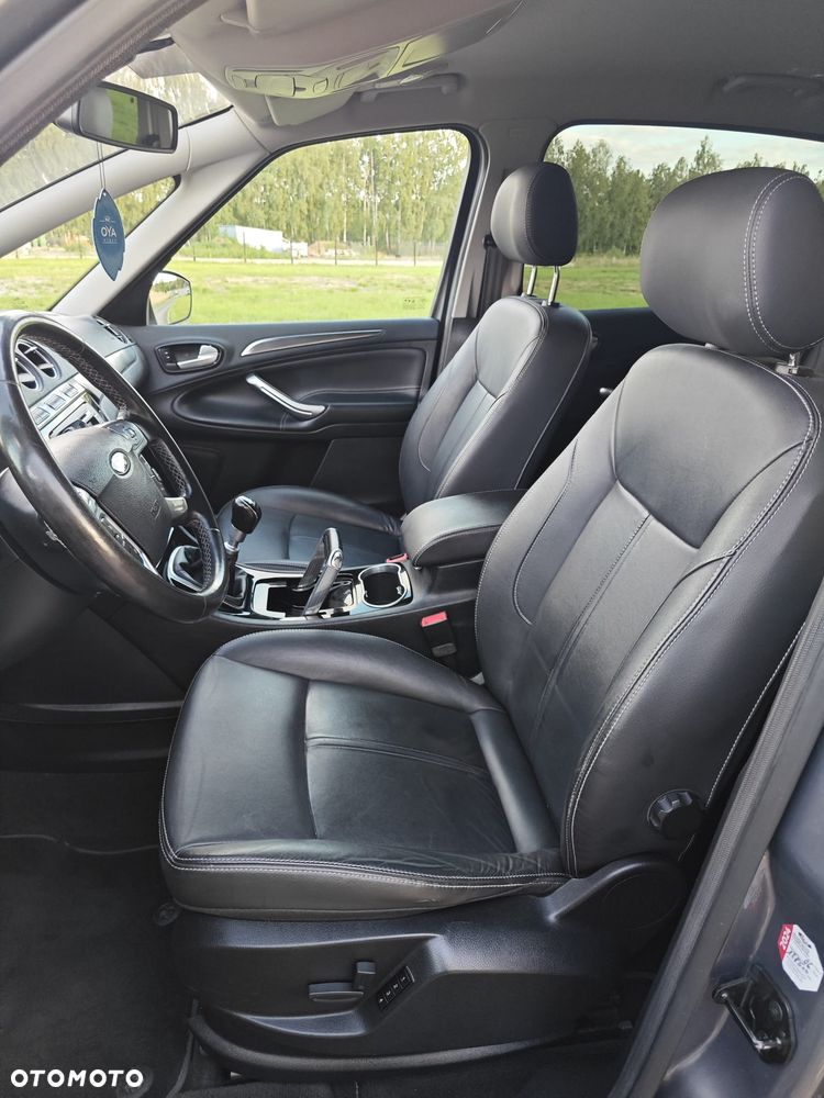 Ford S-Max - 17