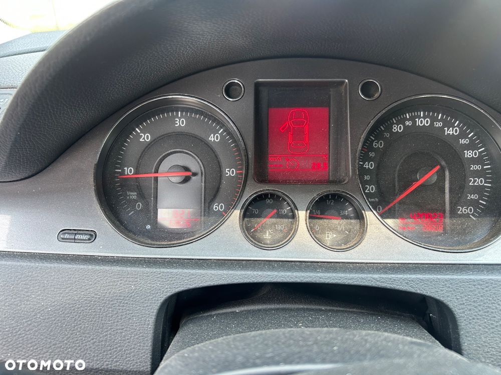 Volkswagen Passat 1.9 TDI DPF BlueMotion - 4