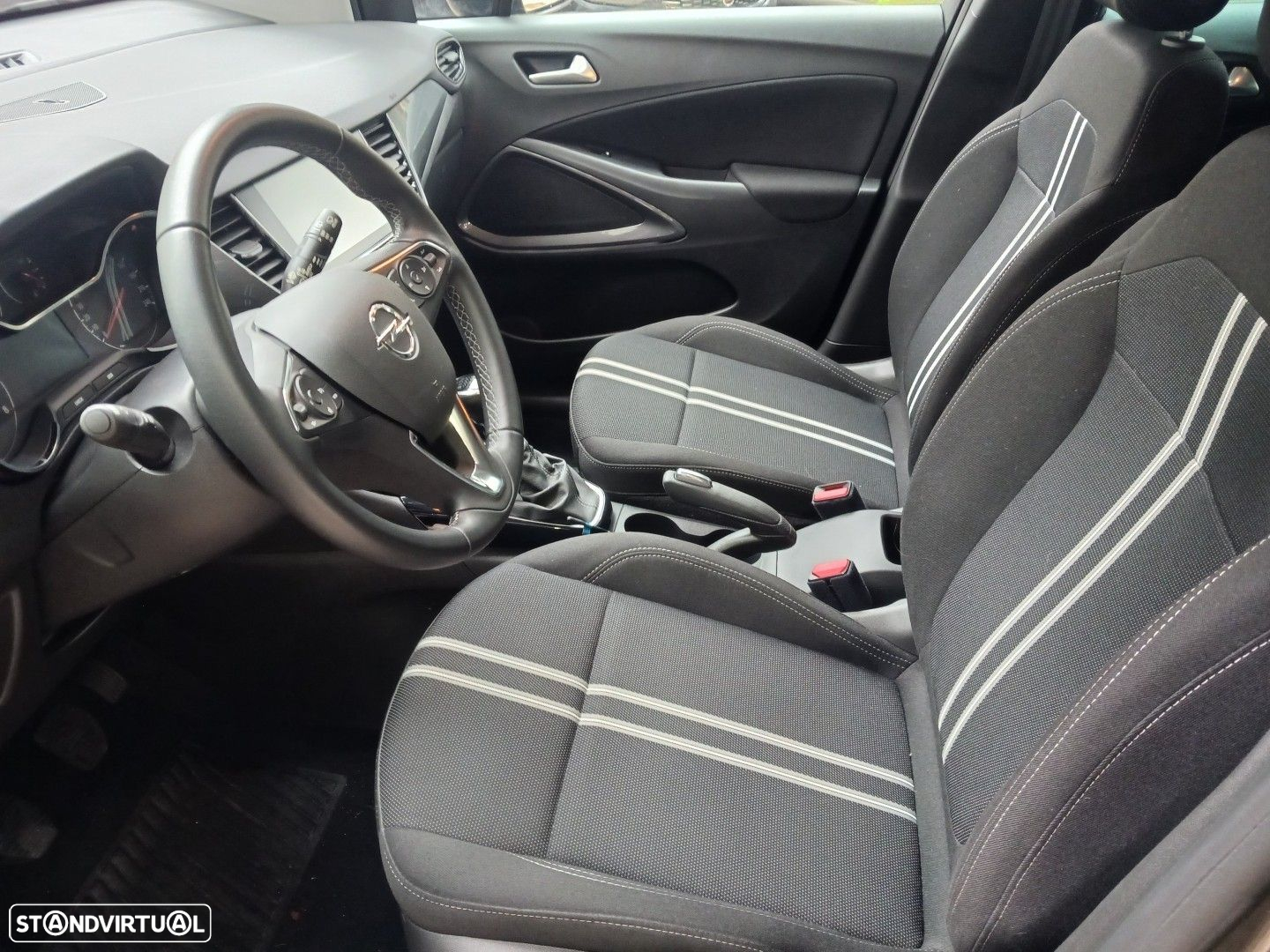 Opel Crossland 1.2 T Design & Tech - 30