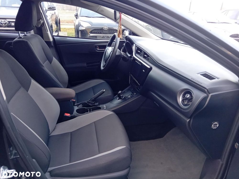 Toyota Auris - 10