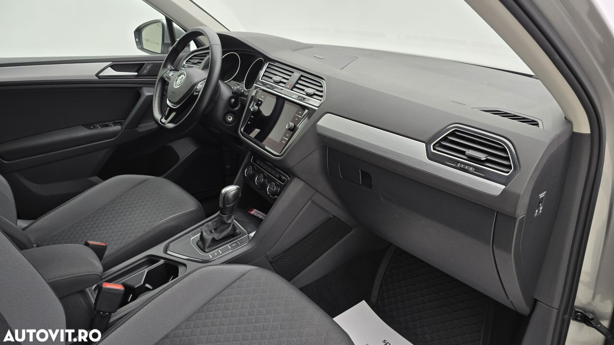 Volkswagen Tiguan - 20