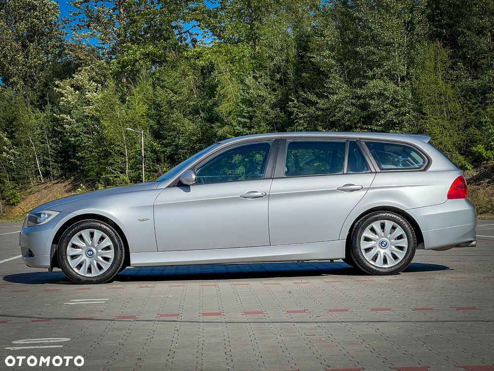 BMW Seria 3 318i Touring - 12