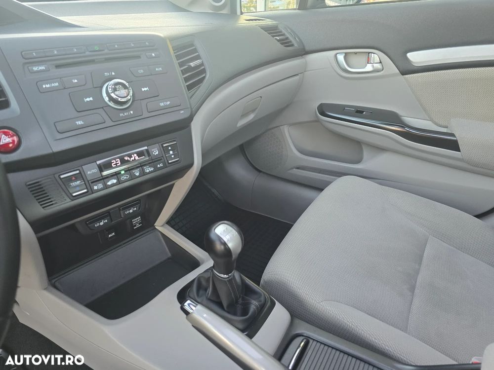 Honda Civic 1.8 MT ES - 17
