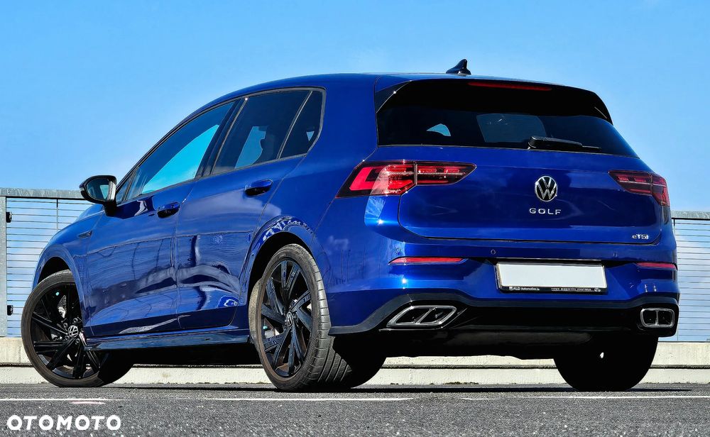 Volkswagen Golf VIII 1.5 eTSI R-Line DSG - 4