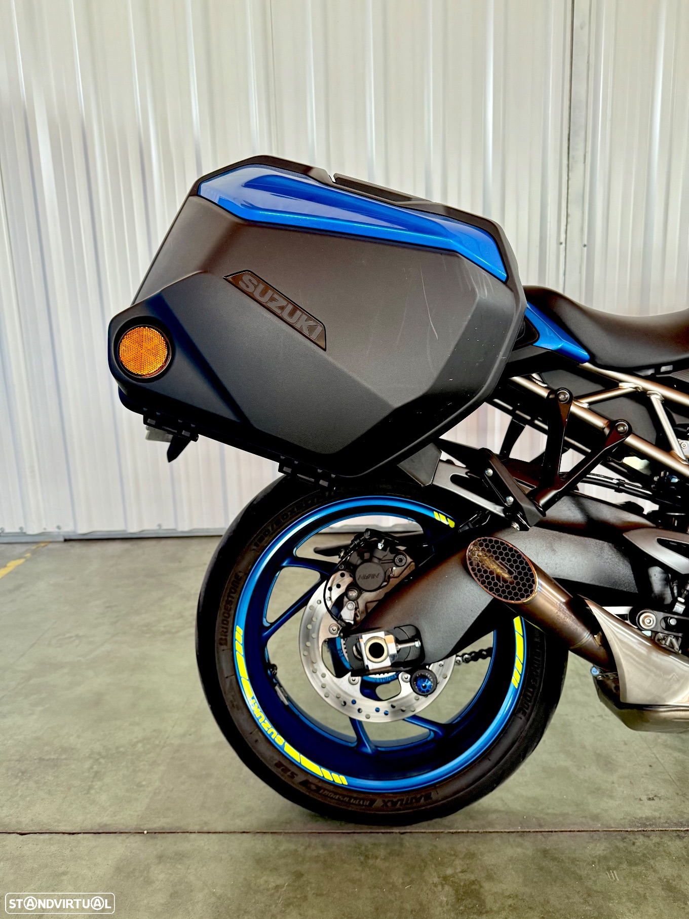 Suzuki GSX 1000 GT - 2