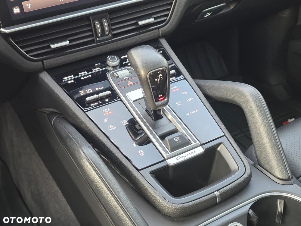 Porsche Cayenne E-Hybrid Platinum Edition - 22