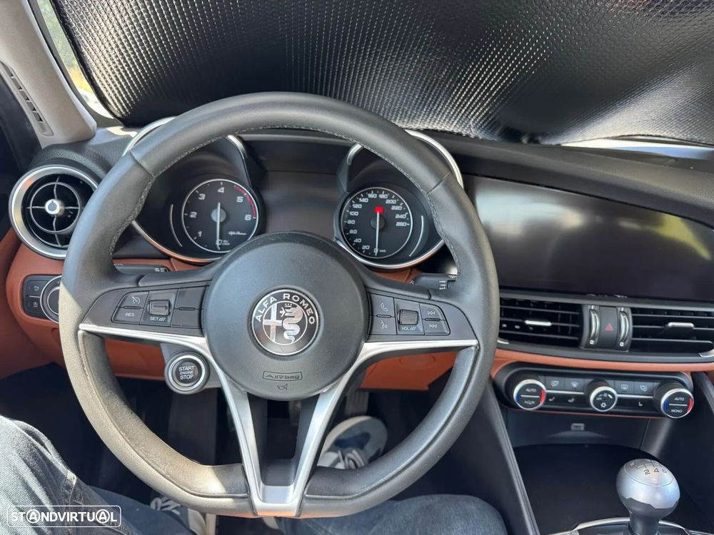 Alfa Romeo Giulia 2.2 Super - 33