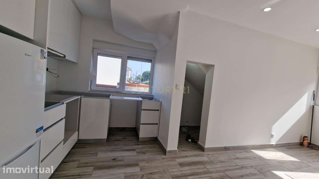 PRÉDIO | 5 APARTAMENTOS | FÂNZERES | ARRENDADO - Grande imagem: 5/15