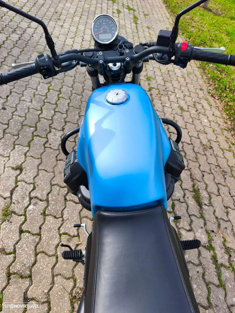 Moto Guzzi V7 750 Stone - 9