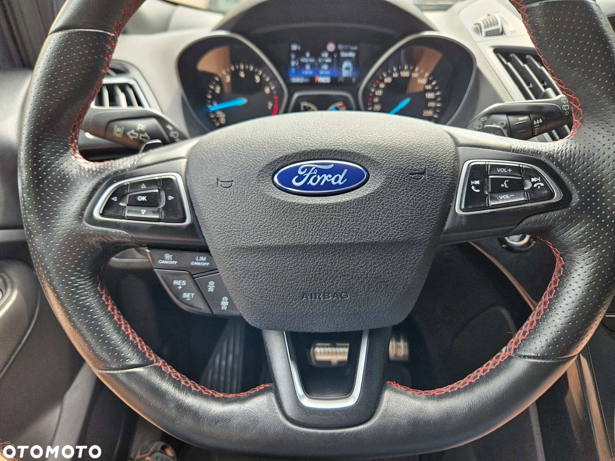 Ford Kuga 1.5 EcoBoost 2x4 ST-Line - 16