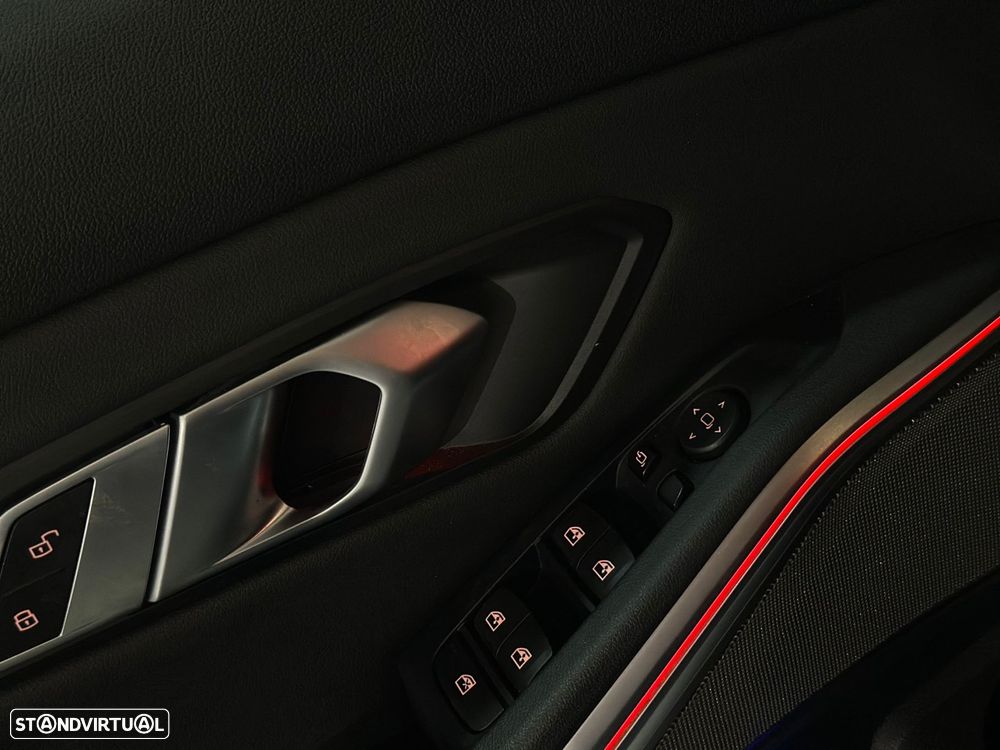 BMW 318 d Touring Line Luxury Auto - 29