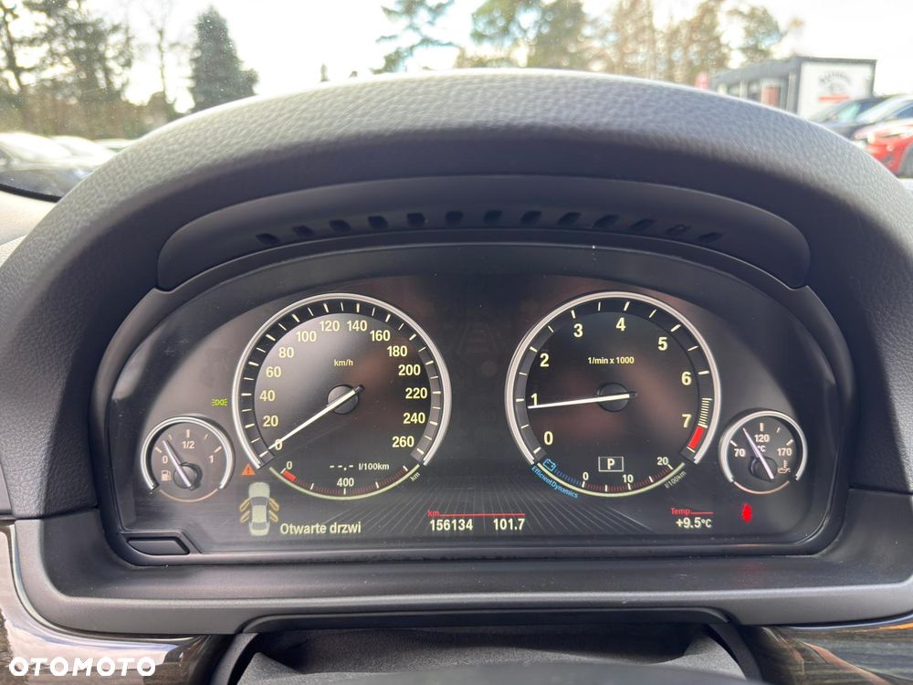 BMW Seria 5 528i xDrive Sport-Aut Luxury Line - 14