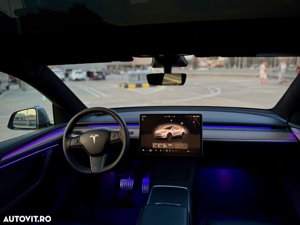 Tesla Model Y - 6