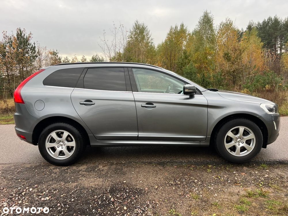 Volvo XC 60 D5 AWD Momentum - 4
