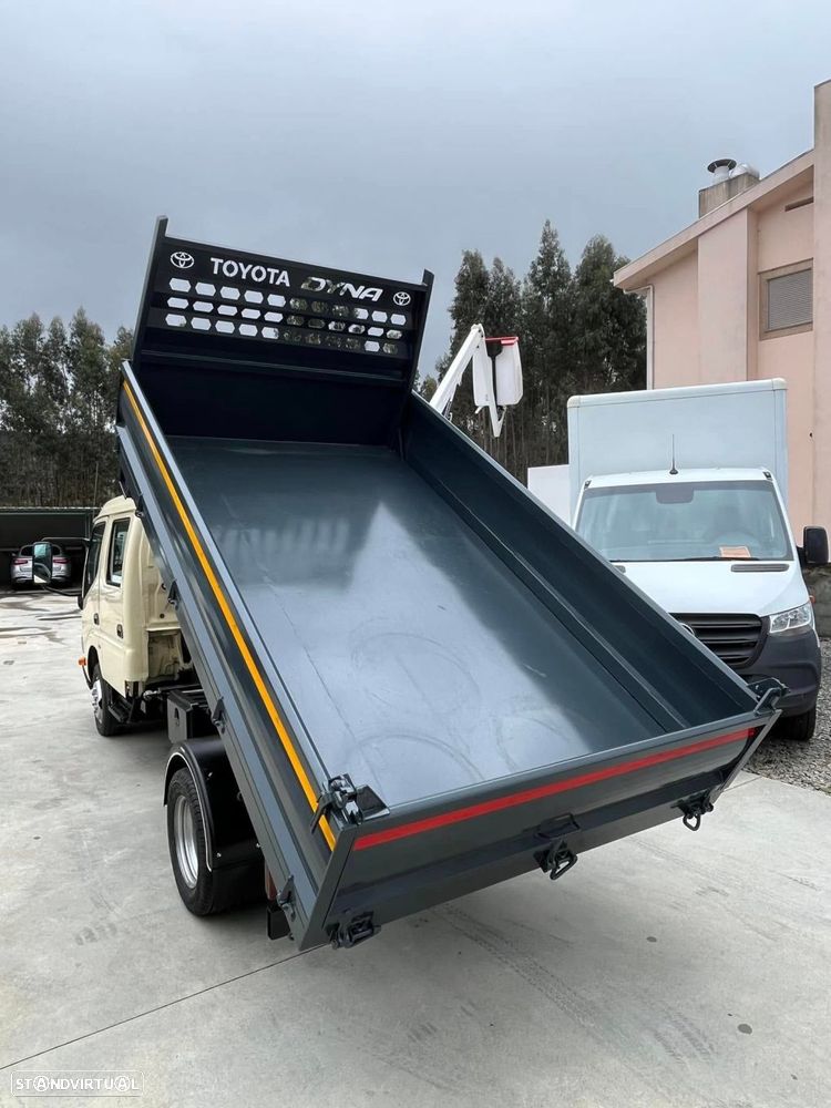 Toyota Dyna 6 lugares Tribascula - 6
