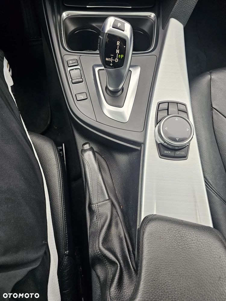 BMW Seria 3 318d Luxury Line - 14