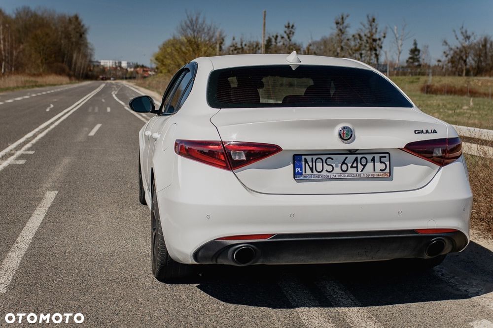 Alfa Romeo Giulia - 8