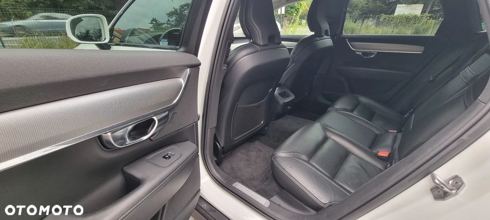 Volvo V90 Cross Country B5 D AWD Ultimate - 23