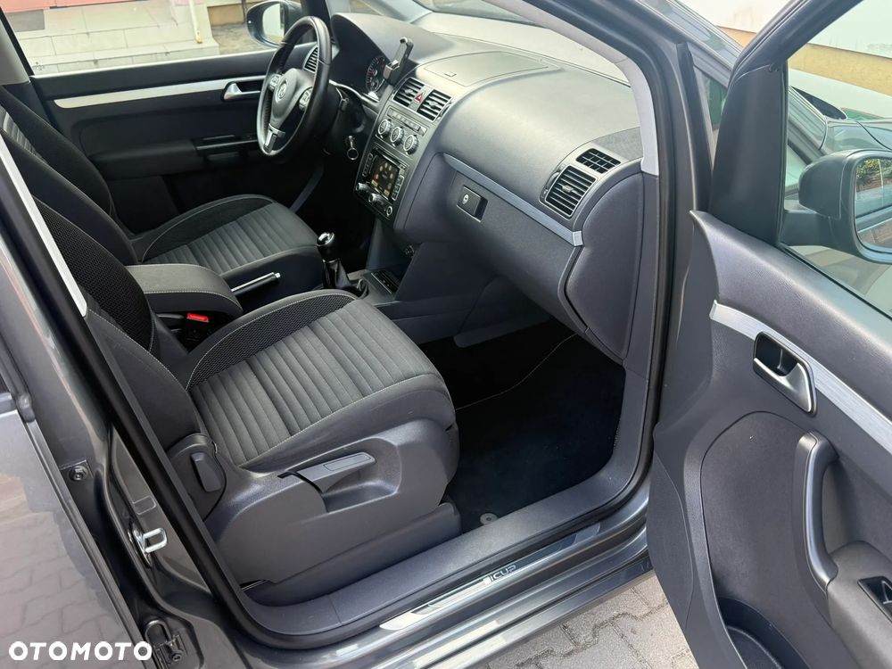 Volkswagen Touran - 32