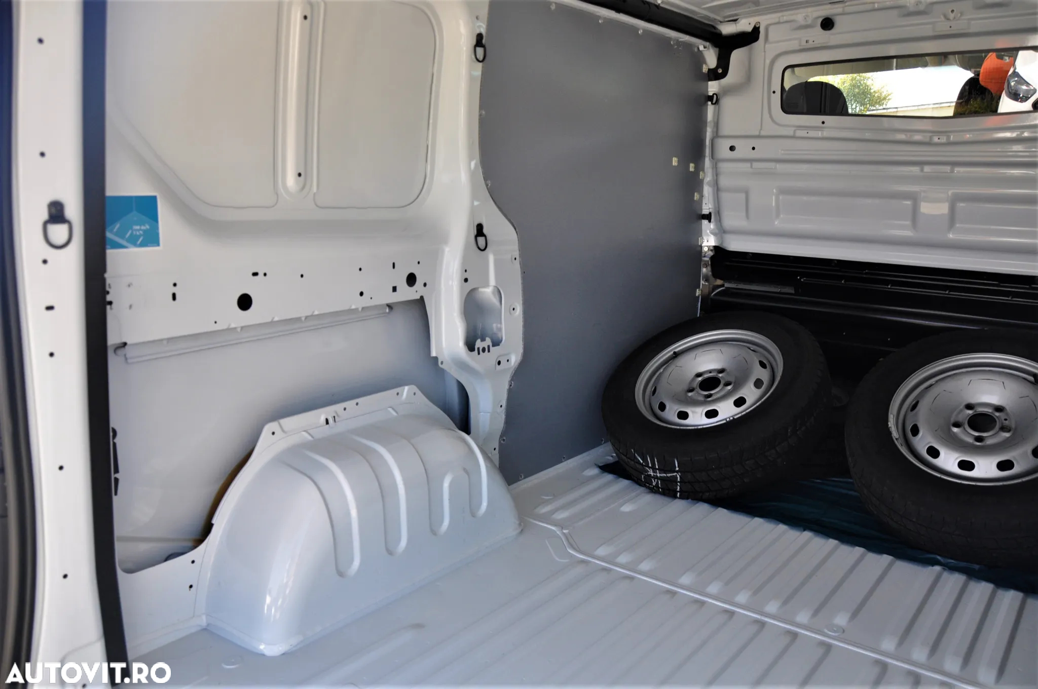 Opel Vivaro Furgon 3 Locuri - 10