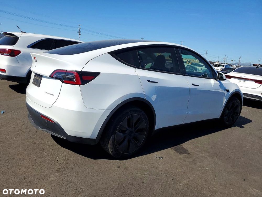 Tesla Model Y Long Range Dual Motor AWD - 4