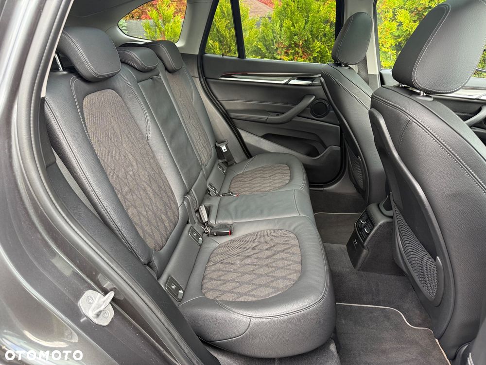 BMW X1 xDrive18d - 14