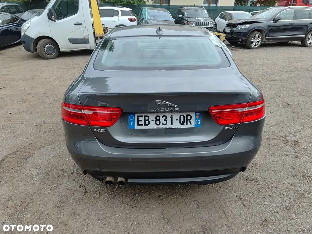 Jaguar XE 20d Prestige - 22