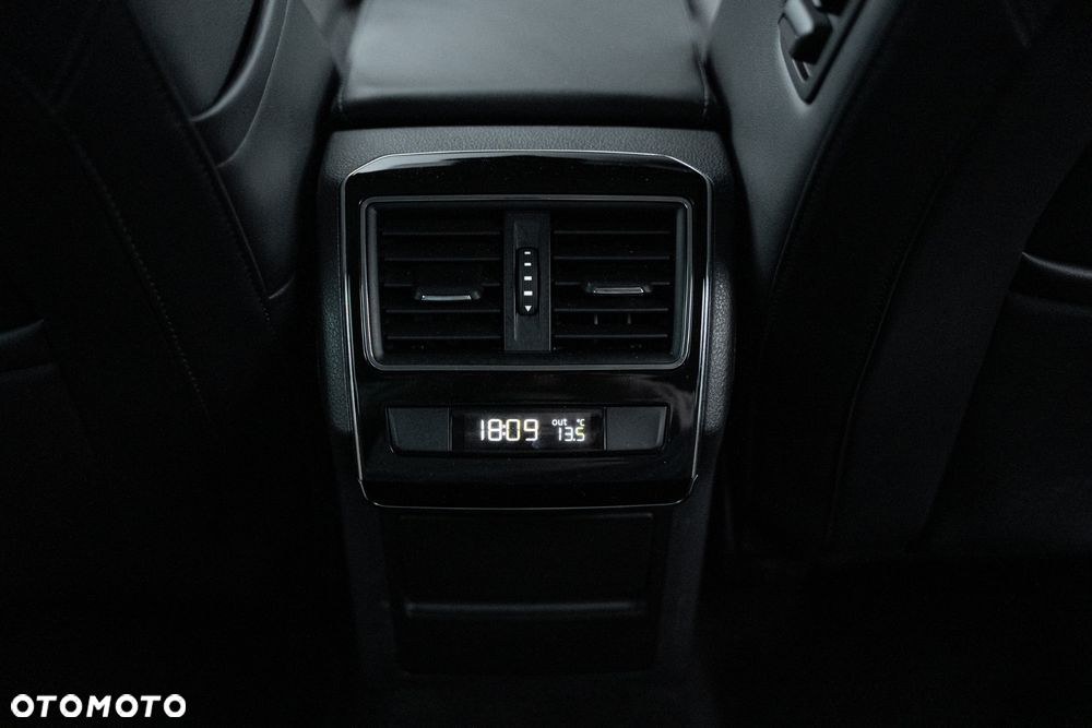 Skoda Superb 2.0 TDI L&K - 35