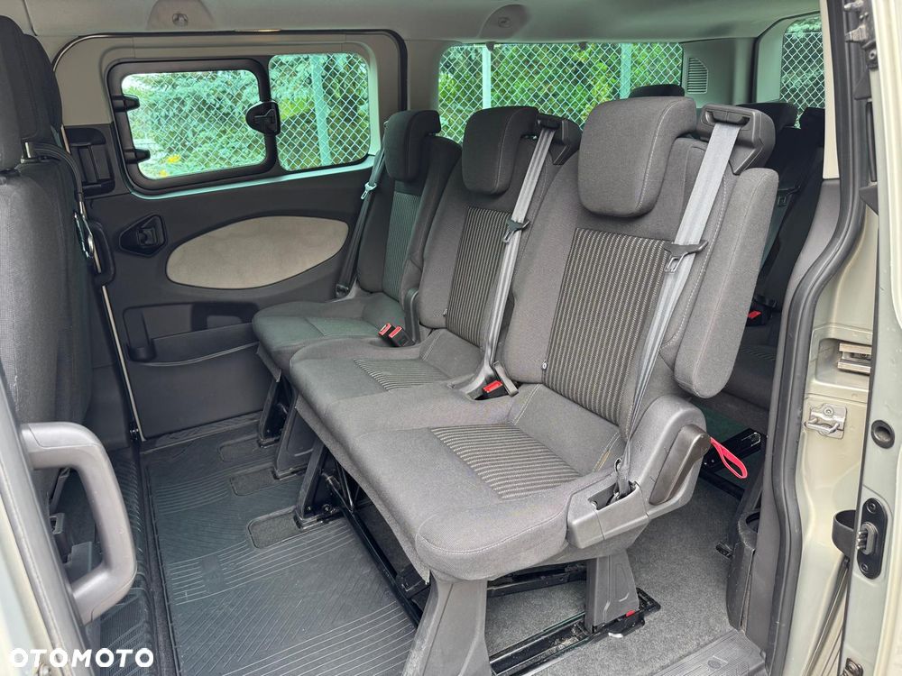 Ford Tourneo Custom - 23