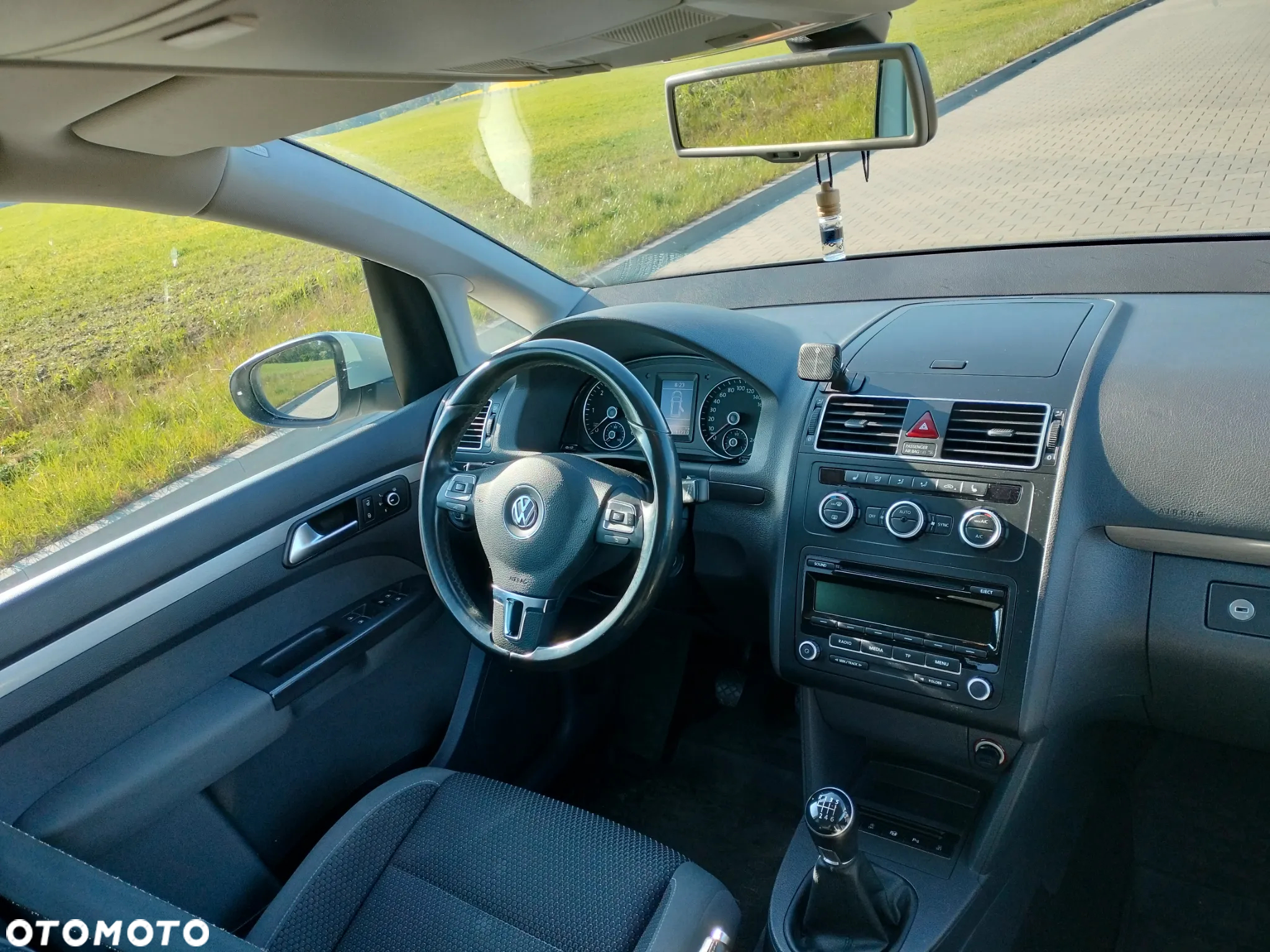 Volkswagen Touran 1.6 TDI DPF BlueMotion Technology Highline - 17