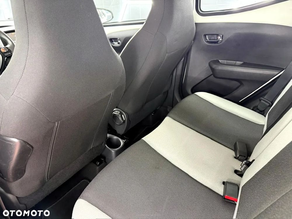 Toyota Aygo x-play touch - 26