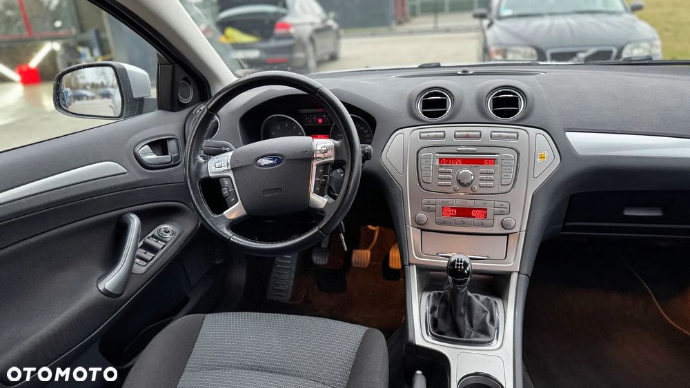 Ford Mondeo 2.0 Ambiente - 13