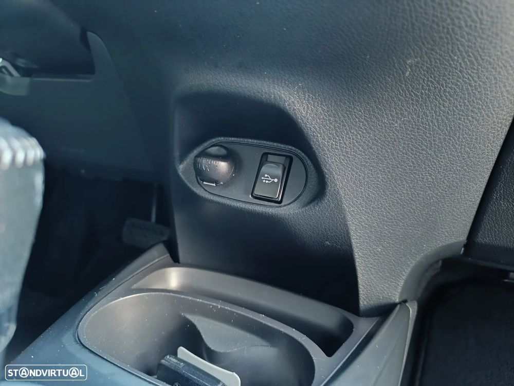 Toyota Yaris 1.5 HSD Comfort+Navi - 26