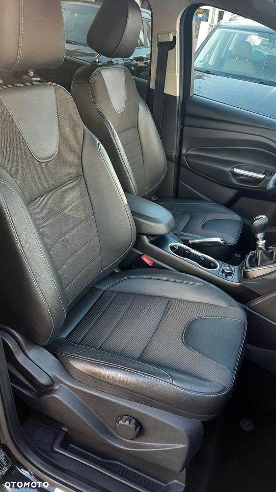 Ford Kuga 1.5 EcoBoost 2x4 Titanium - 17