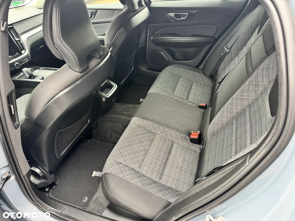 Volvo V60 B3 B DKG Essential - 13