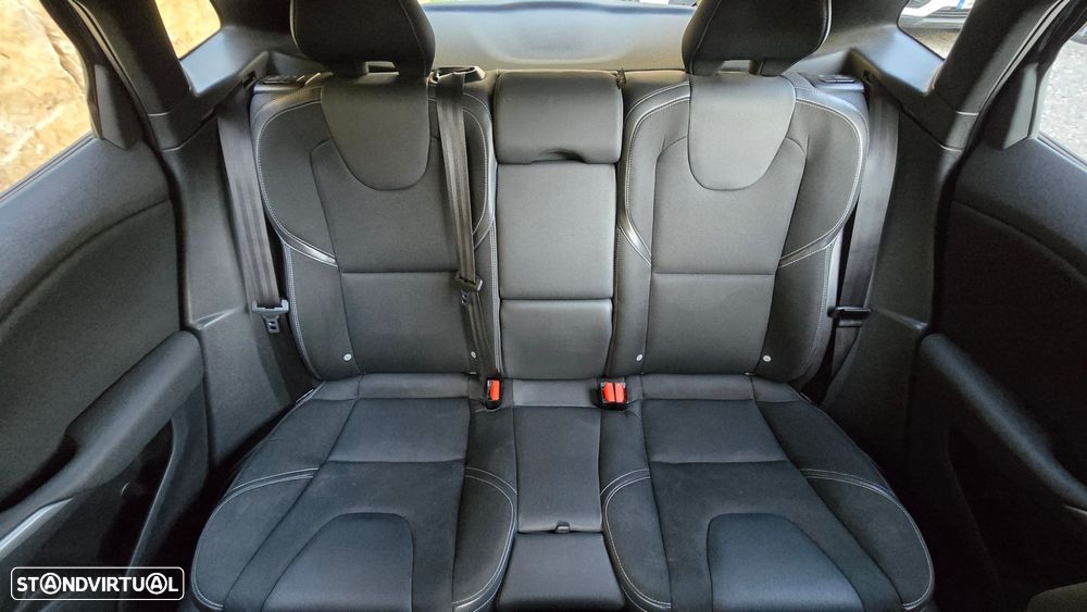 Volvo V40 2.0 D2 Momentum Geartronic - 33