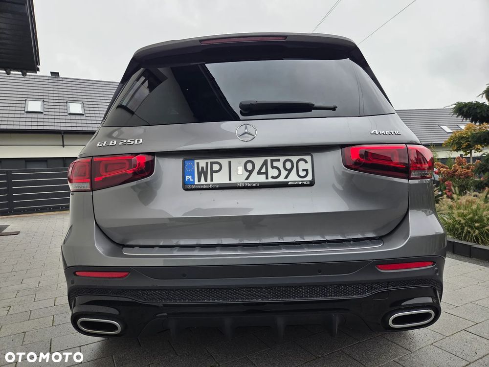 Mercedes-Benz GLB 250 4-Matic AMG Line 8G-DCT - 9