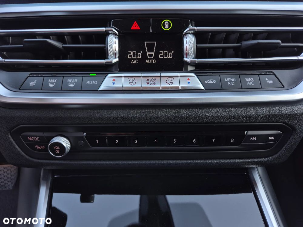 BMW Seria 3 330i Sport Line - 28