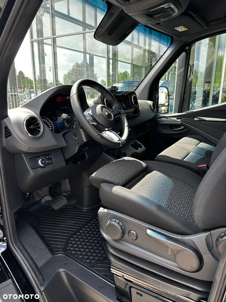 Mercedes-Benz Sprinter - 14