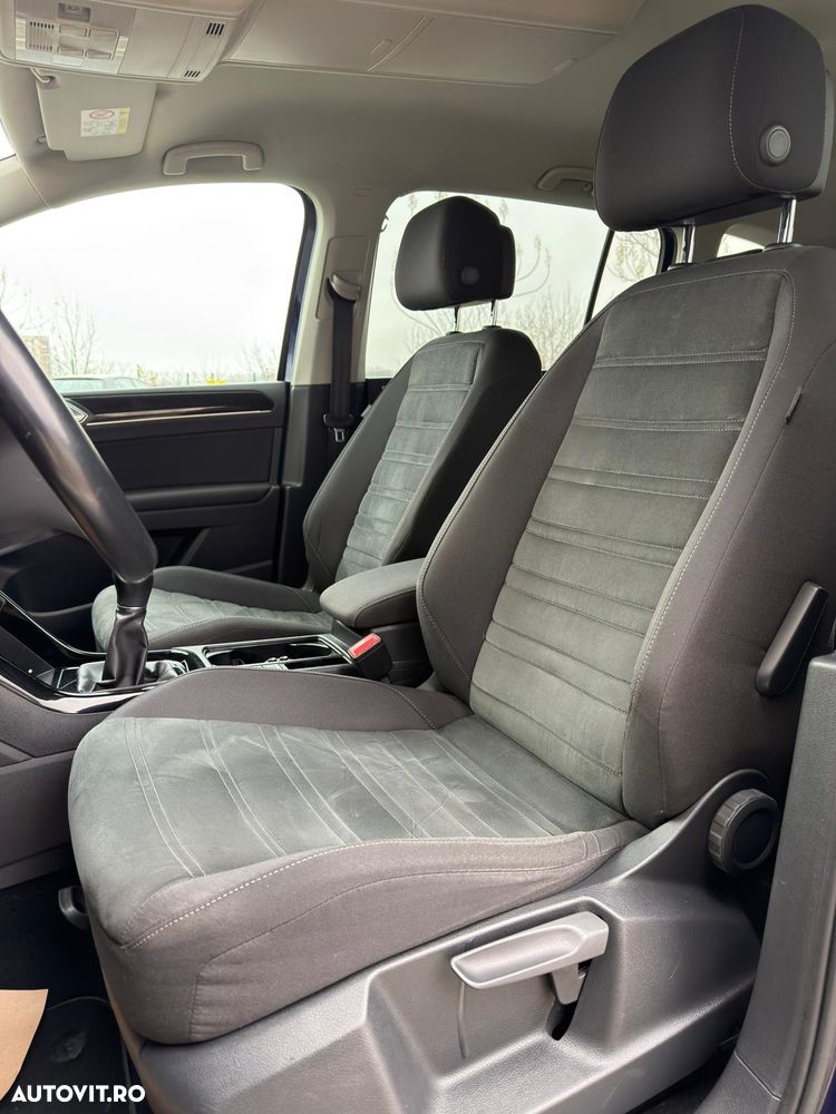 Volkswagen Touran - 12