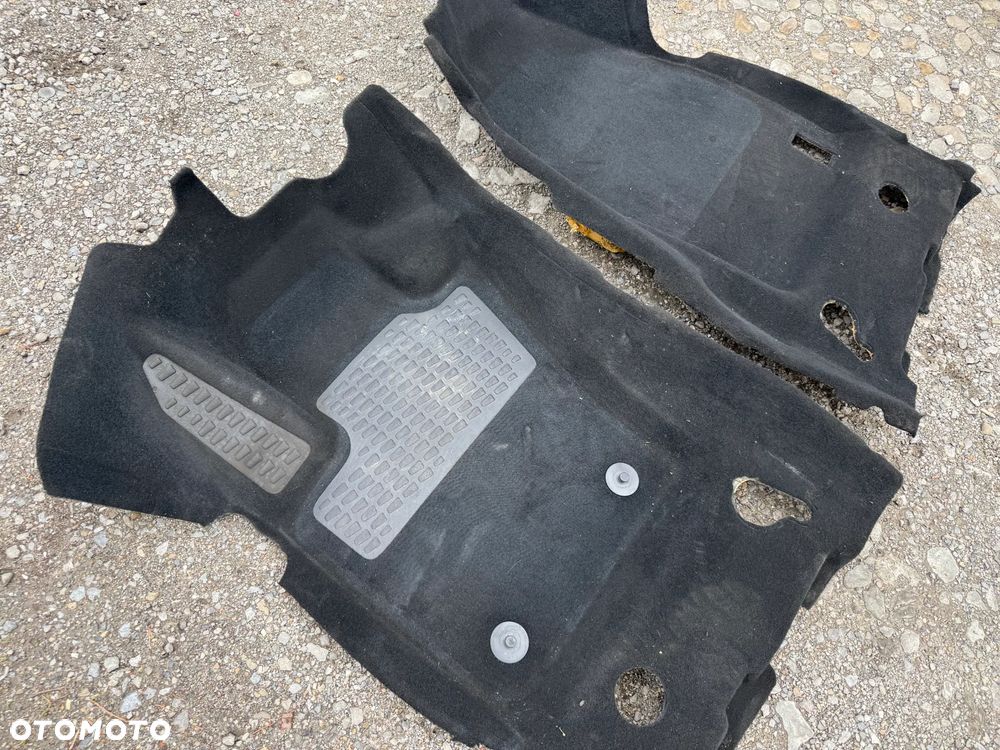 Wykładzina przednia dywan dywany 07357565190 07357103130 Fiat 500X 1.5 hybryda 2024r OE - 2